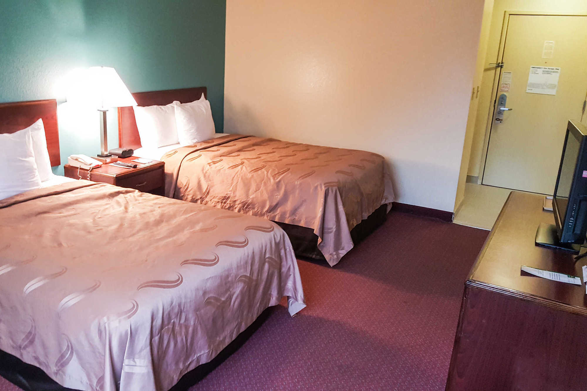 Quality Inn Loudon/Concord Room photo